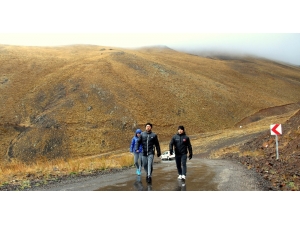 3 Bin 200 Rakımda, Kar Yağışına Aldırmadan Antrenman Yapıyorlar