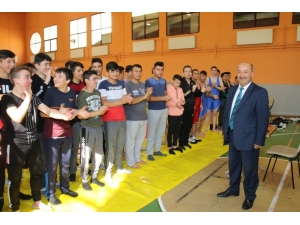 Kütahya’da Anadolu İmam Hatip Lisesi Öğrencileri Arası Güreş Müsabakaları Başladı