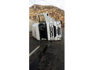 Siirt’te Kamyon Devrildi: 1 Yaralı
