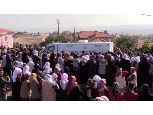 Uşak’taki Yangında Baba Ve 3 Çocuğu Öldü, Anne Ağır Yaralı