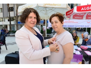 Hemşirelik Sınıfı Öğrencileri Meme Kanserine Dikkat Çekti