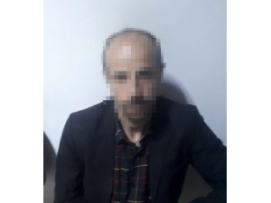 İstanbul’da Önüne Gelene Bıçakla Saldıran Şahsın Saldırı Anları Kamerada