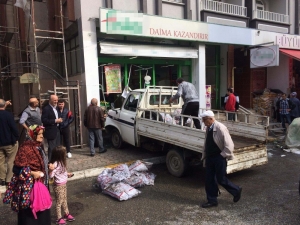 Kontrolden Çıkan Kamyonet Markete Daldı