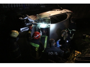 Ehliyetsiz Sürücünün Kullandığı Araç Dere Yatağına Uçtu: 3 Yaralı