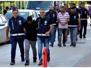 Gençlerin Laf Atma Kavgasına Ailelerde Karıştı: 1 Ölü, 4 Yaralı