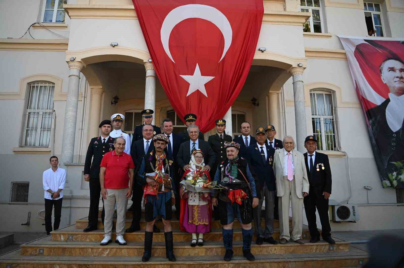 kusadasi-nin-kurtulusunun-104-uncu-yil-donumu-torenle-kutlandi