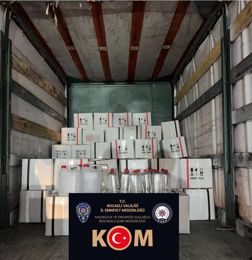 kocaeli-de-2-bin-400-litre-kacak-etil-alkol-ele-gecirildi