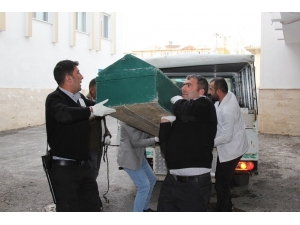 İran Sınırında Biri Çocuk 2 Kişinin Cesedi Bulundu