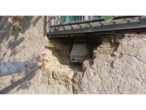 Duvarı Delip Girdikleri Evden Hırsızlık Yaptılar