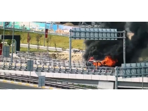 İstanbul Havalimanı’nda Seyir Halindeki Vıp Araç Alev Alev Böyle Yandı