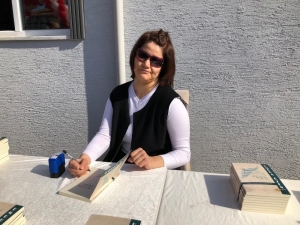 Serebral Palsi Hastası Genç Kız Yaşadıklarını Şiir Kitabında Topladı