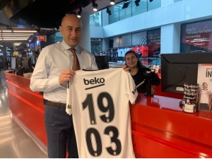 Eski Yönetici Hüseyin Yücel’den 1903 Adet Forma!