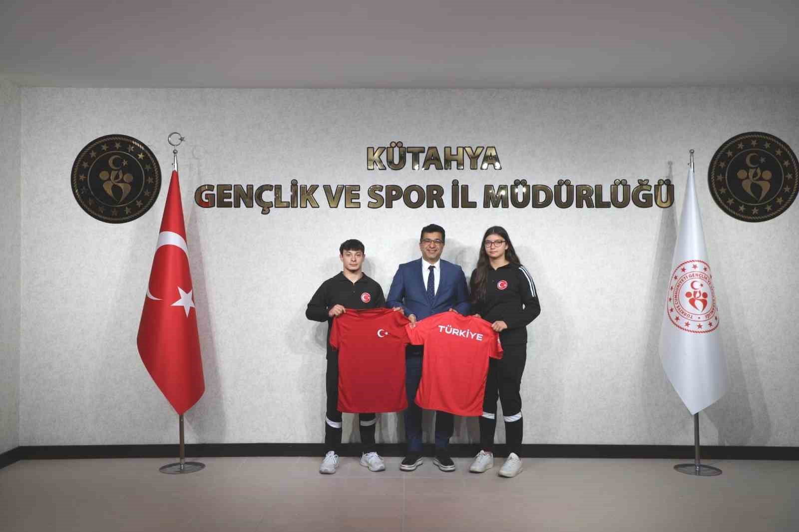 kutahyali-iki-sporcu-avrupa-kuras-sampiyonasi-nda-turkiye-icin-mucadele-edecek
