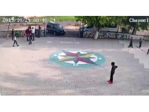 Veliler Öğretmeni, Öğrencilerin Gözü Önünde Darp Etti