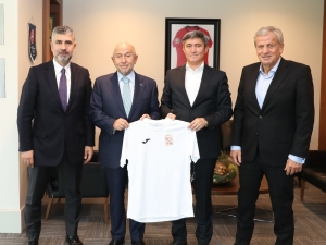 Nihat Özdemir’e Kırgızistan Federasyon Başkanı Mamatov’dan Ziyaret