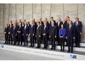 Bakan Akar, Nato Savunma Bakanları Aile Fotoğrafına Katıldı