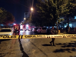 Esenyurt’ta Çatı Yangını Vatandaşı Sokağa Döktü