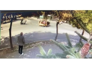 Beylikdüzü’nde Taksici İle Motosikletlinin Tekme, Tokat Ve Sopalı Kavgası Kamerada