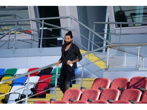 Erkan Zengin: "Ben Burada Teknik Ekibe Yardımcı Oluyorum"