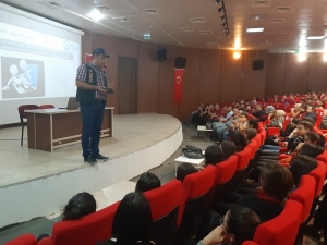 Mersin’de Öğrencilere ’Güvenli İnternet Semineri’ Verildi