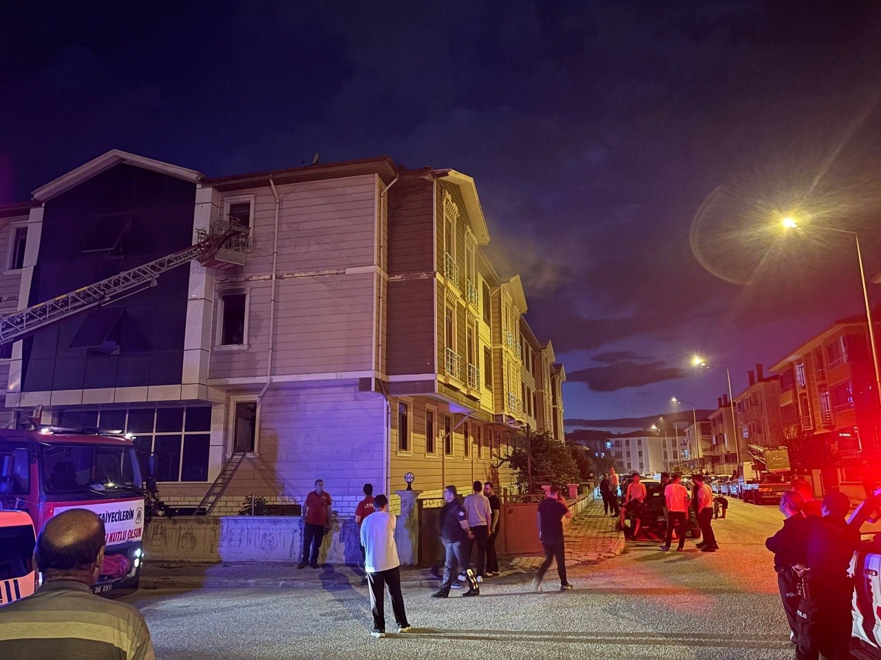 erzincan-da-apartman-dairesinde-yangin-panige-neden-oldu