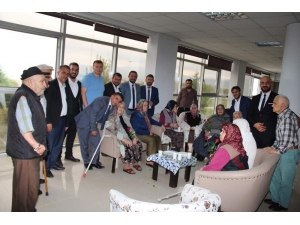 Gençler Huzurevinde