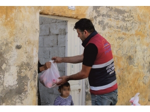Şanlıurfa’da Dar Gelirli Ailelere Meyve İkramı