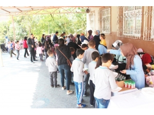 Minik Öğrencilerden Mehmetçik Vakfına Bağış