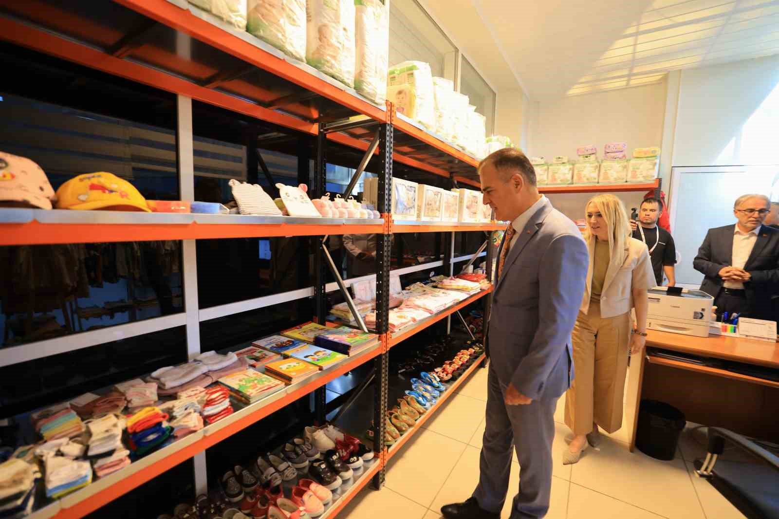meah-ta-minik-eller-magazasi-hizmete-acildi