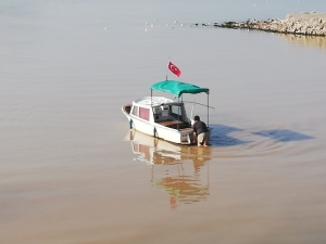 Zonguldak’da 10 Balıkçı Teknesi Çayda Mahsur Kaldı