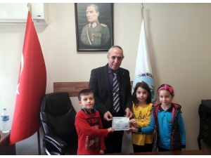 Minik Öğrenciler 2. El Eşya Satarak Mehmetçik’e Destek Oldular