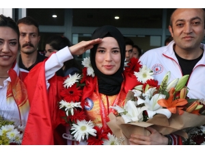Milli Sporcu Hayriye Türksoy: “Türk Sporcuları Herkes Asker Selamı İle Tanıyor”