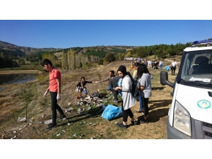 Üniversite Öğrencileri Çöp Topladı