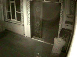 Cemaat Çıktıktan Sonra Anahtarla Açtığı Camiye Girip Çelik Kasayı Boşalttı