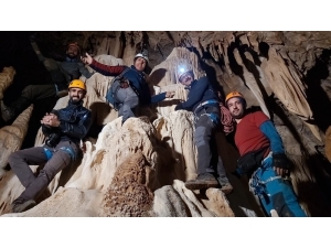 Cisad Üyesi Dağcılar, Sümbül Dağındaki Mağarayı Gezdiler