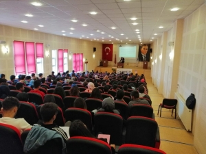 Altıntaş Meslek Yüksekokulu’nda ’’Tüketici Hakları Konferansı’’ Verildi