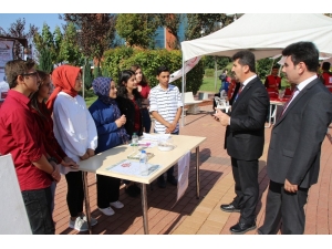 Üniversitede Öğrenci Toplulukları Kendilerini Tanıttılar