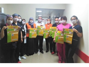 Kütahya’da Hastane Personeli Maske Takarak Lösev’e Destek Verdi