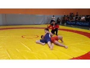 Güreşte İmam Hatiplilerin Başarısı