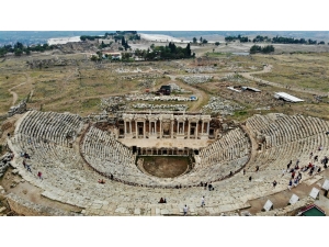 ‘Beyaz Cennet’ Pamukkale’nin Eşsiz Güzelliği Havadan Görüntülendi