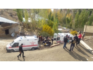 Yüksekova’da İnşaat Çöktü: 5 Yaralı