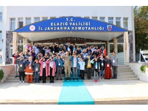 Öğrencilerden Mehmetçiğe Asker Selamı