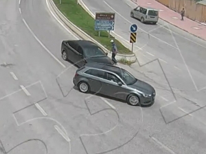 Kontrolsüz Dönüş Yapan Araç Sürücüsü Kazaya Neden Oldu