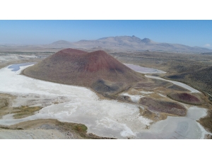 Meke Gölü Kurusa Da İlgi Çekmeye Devam Ediyor