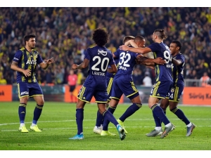 Süper Lig: Fenerbahçe: 3 - Konyaspor: 1 (İlk Yarı)