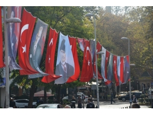 İzmit Türk Bayrakları İle Donatıldı