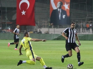 Menemenspor Derbide Nefes Aldı