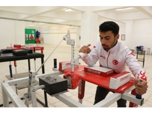 Bilek Güreşinde Bir Numara Olmak İstiyor