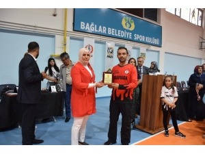 Kadınlar Şiddete Karşı Kendilerini Savunacak