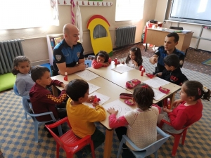 Hakkari Polisinden Eğitime Destek